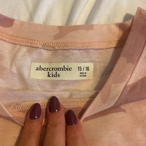 2 short sleeve and 2 long sleeve shirts. All 15/16 except the white. - Picture 2 of 7